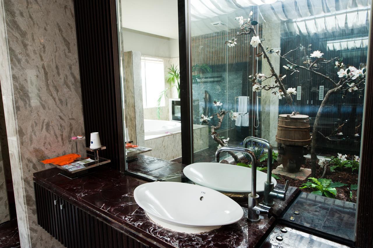 Her Home Spa Motel Chiayi Екстериор снимка